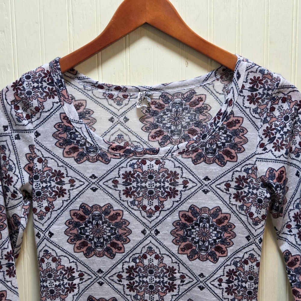 Wallflower Shirt Juniors Small Gray Boho Floral Scoop Neck 3/4 Sleeve Top